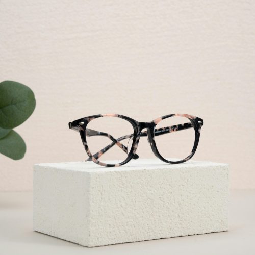 pexels-glassesshop-gs-1317359316-27543787